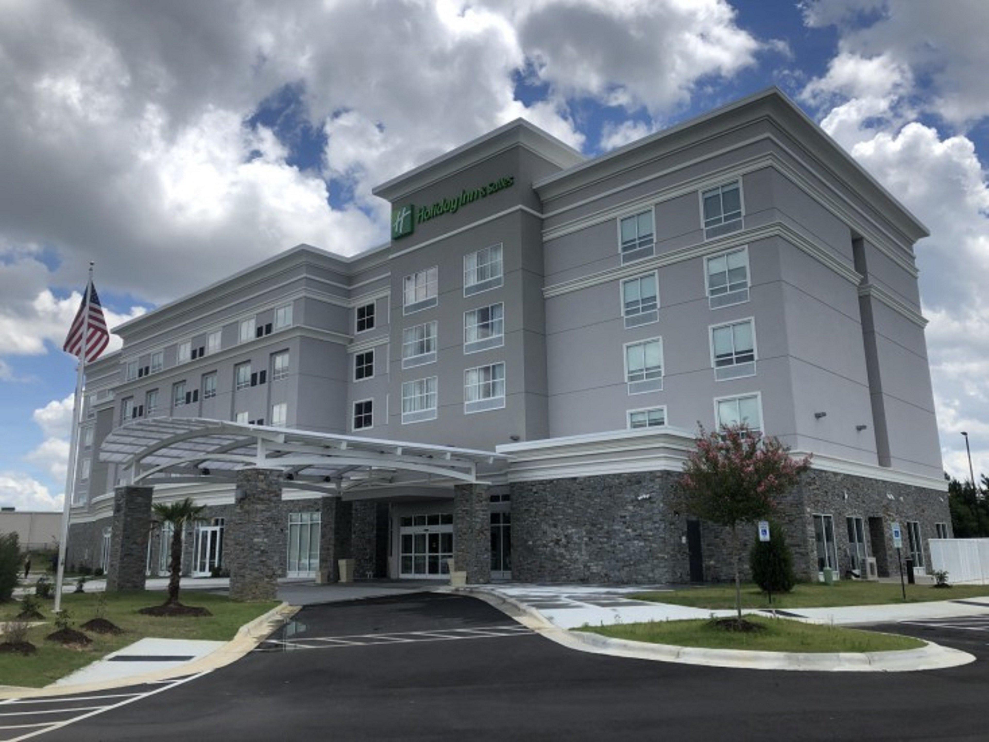 Holiday Inn & Suites - Fayetteville W-Fort Bragg Area By Ihg Екстериор снимка